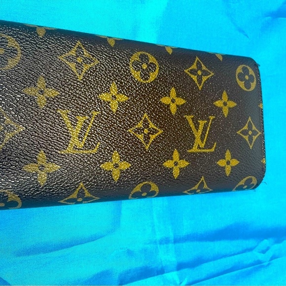 Louis Vuitton Brown and Gold Monogram Clutch Wallet Very Good Condition Unisex - Picture 9 of 16